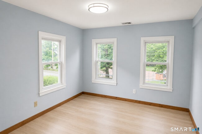 Building Photo - 708 Howe Ave