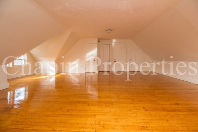 Building Photo - 184 Aspinwall Ave