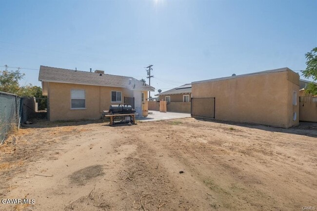 Building Photo - 2725 Desert St
