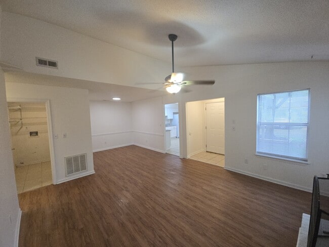 Building Photo - 4016 Rainbow Dr