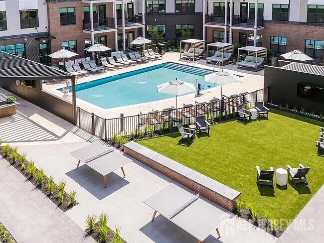 Building Photo - 2000 Schindler Dr