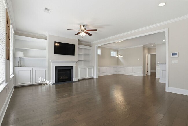 Building Photo - 5 Bedroom 2000 Square Ft Home at Village at Berkeley