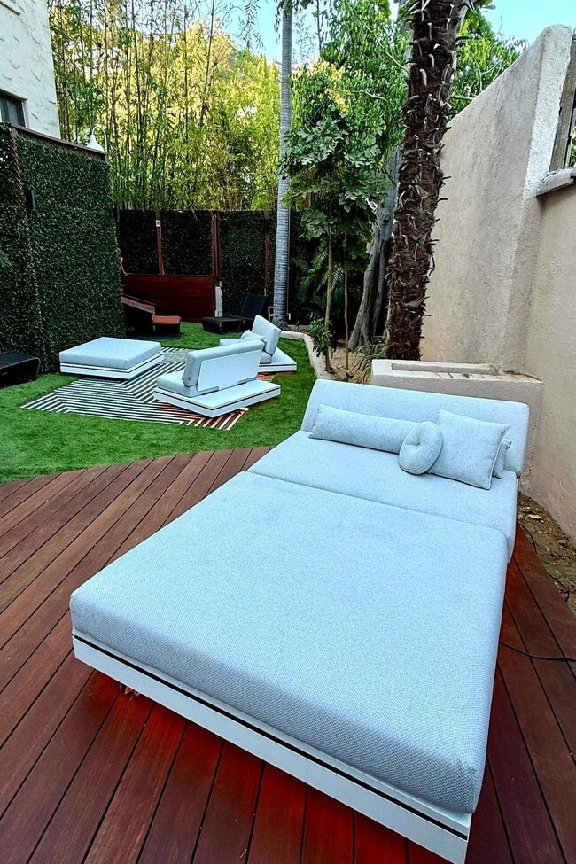 Building Photo - 2066 Glencoe Way