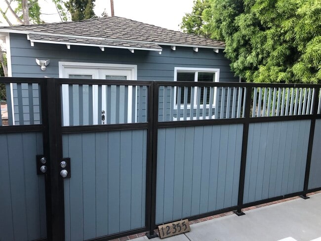 Building Photo - 12355 Sarah St