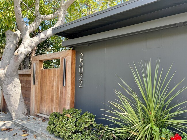 Building Photo - 25022 Malibu Rd