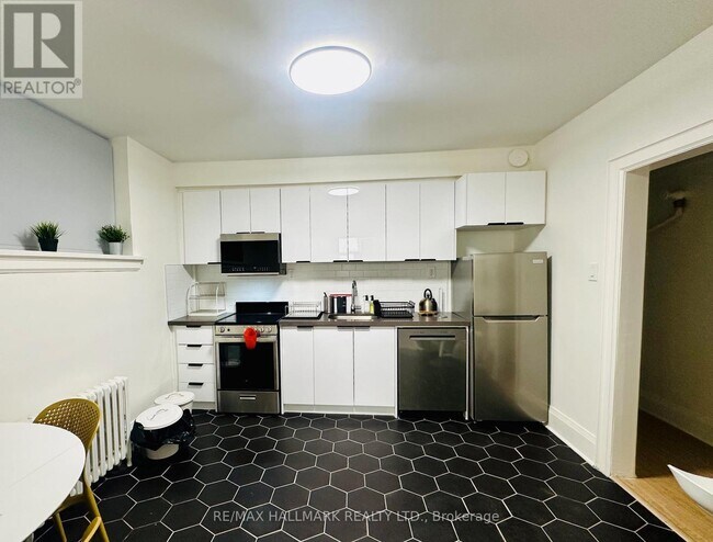 Photo du bâtiment - 597 St Clair Ave W