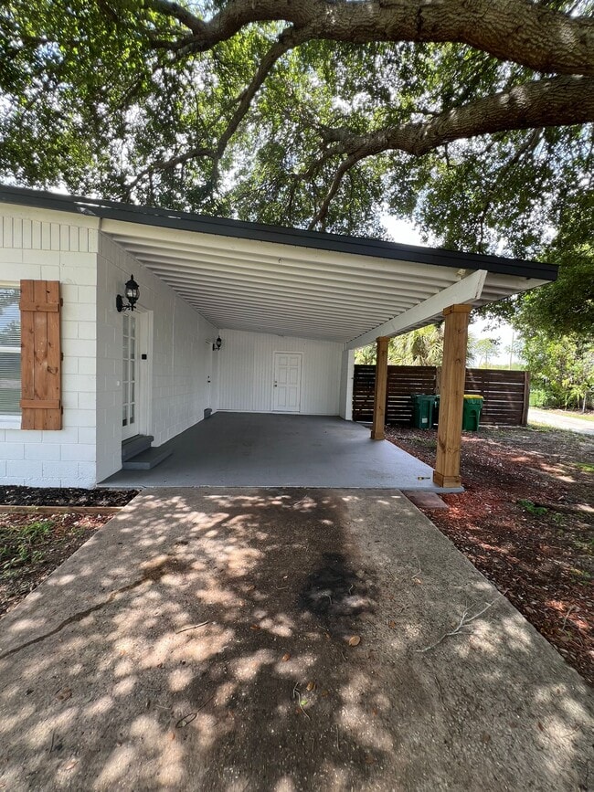 Foto del edificio - 1221 Cypress Ln