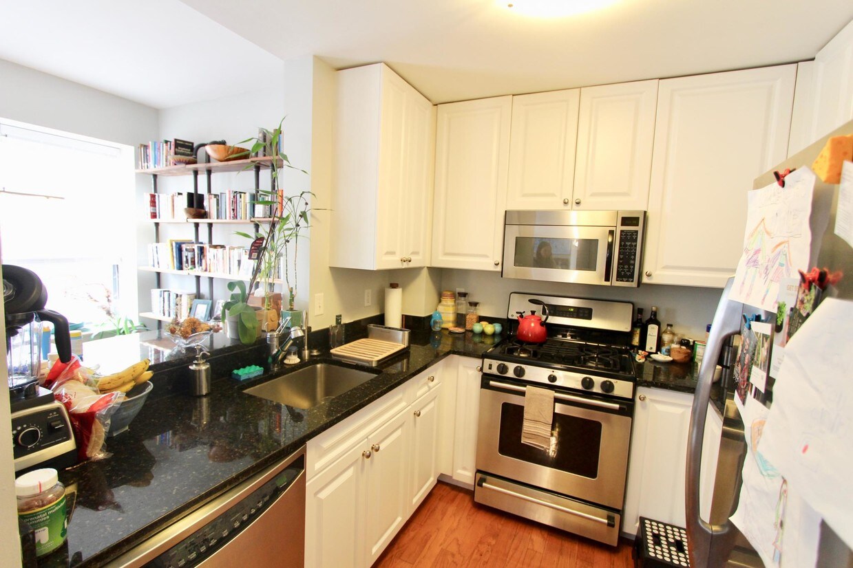Primary Photo - 2 Rollins St