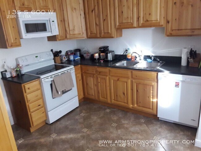 Building Photo - Beautifully upstairs duplex in Provo