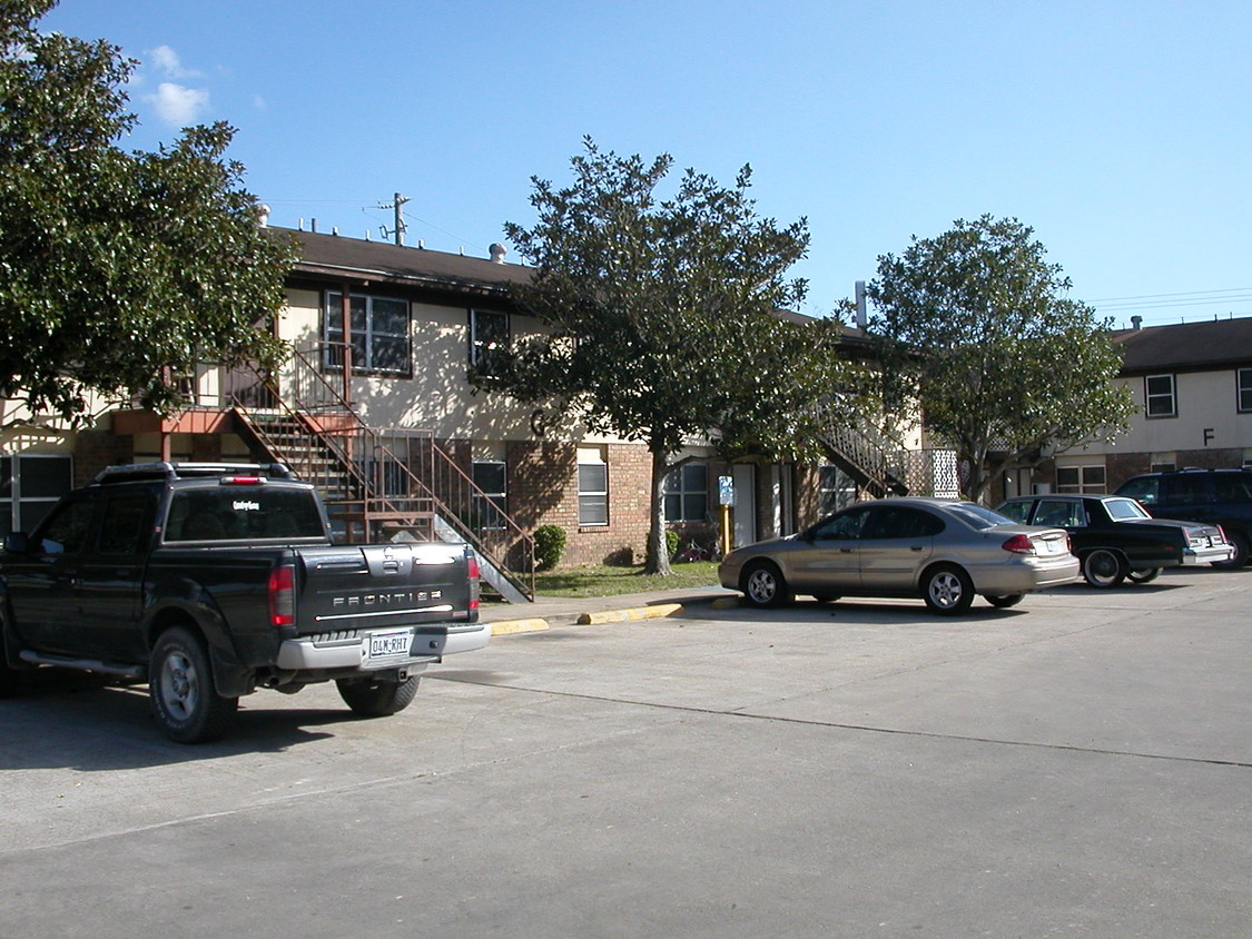 Primary Photo - South Point Apartments