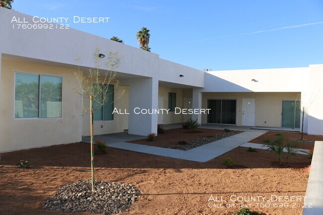 Building Photo - 549 El Placer Rd