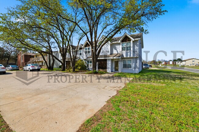 Foto del edificio - 7302 W Douglas Ave