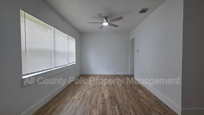 Foto del edificio - 2704 Homer Cir