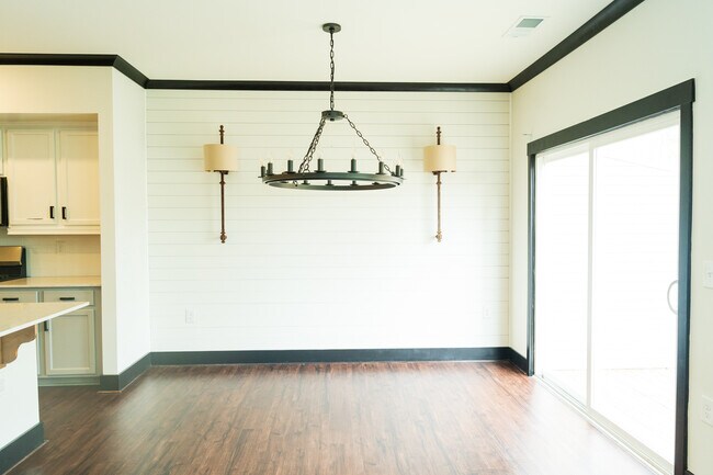 Building Photo - 1013 Epiphany Rd