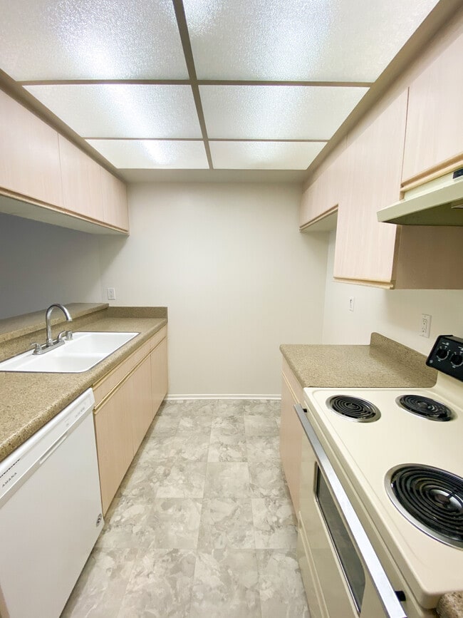 Building Photo - Woodman Oaks Apartments