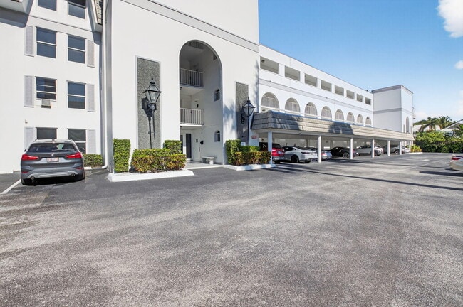 Building Photo - 800 E Camino Real