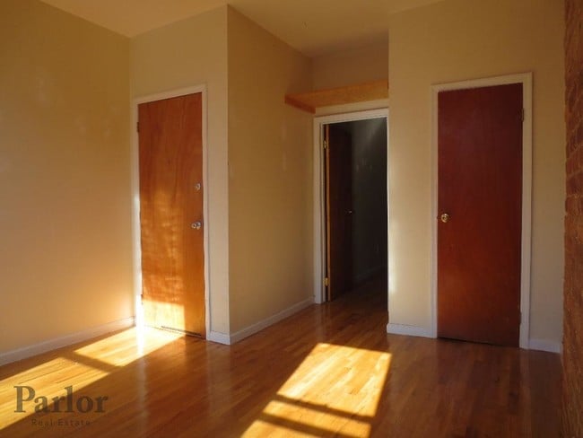 Building Photo - 587 Seneca Ave