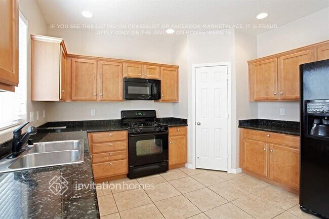 Building Photo - 4461 W Galapagos Ave