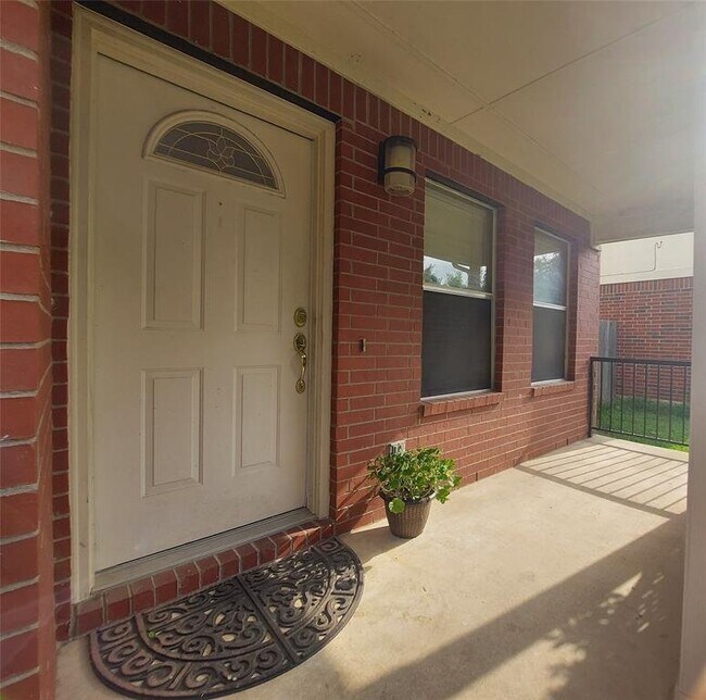 Building Photo - 9626 Copper Creek Dr