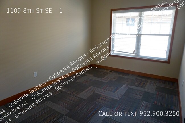 Foto del edificio - Modern 5 Bedroom Duplex in Dinkytown!