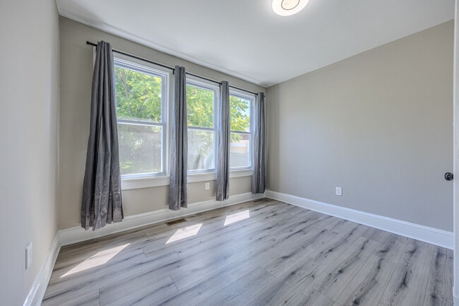 Building Photo - 3707 37th Pl