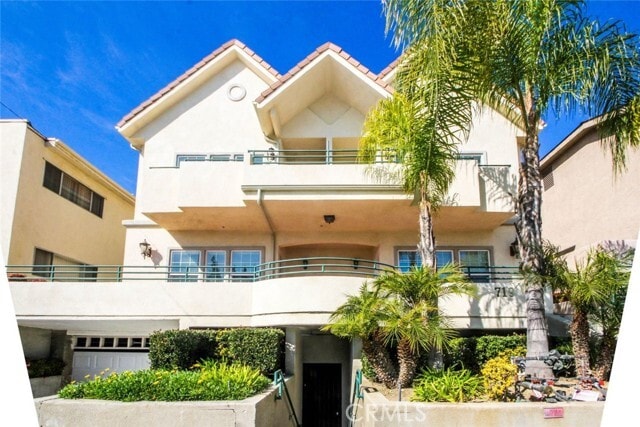 Building Photo - 719 E Providencia Ave