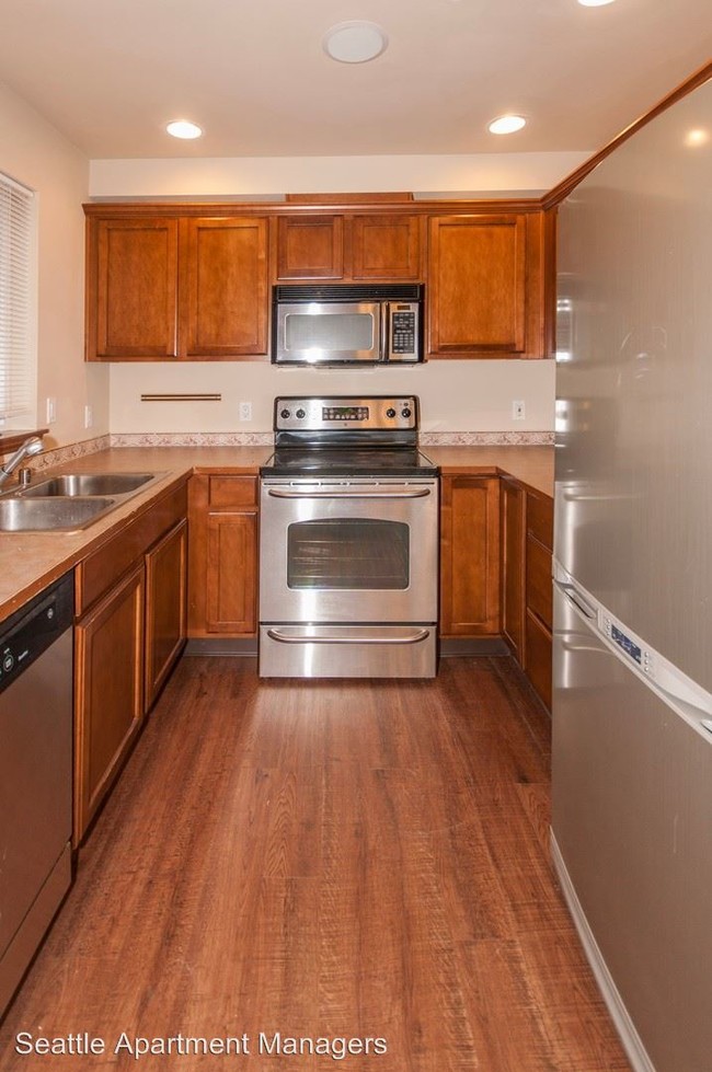 Building Photo - 11015 Woodinville Dr