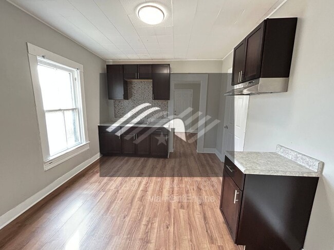 Foto del edificio - 211 Alaska St