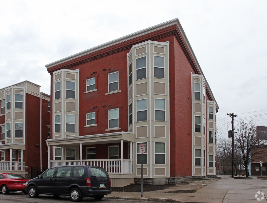 Foto principal - 3326 Woodburn Ave
