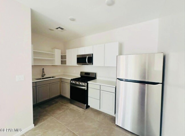 Foto del edificio - 3911 Tyler Ave