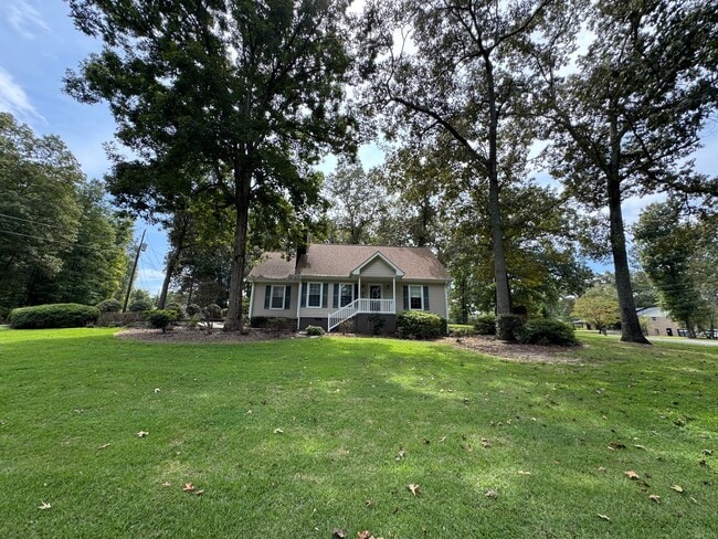 Building Photo - Large 3/2 House off Kingston Hwy- $2,195