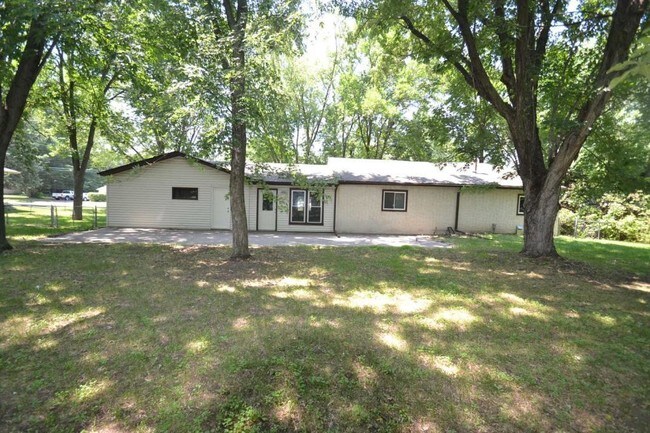Building Photo - 10905 Irwin Ave S
