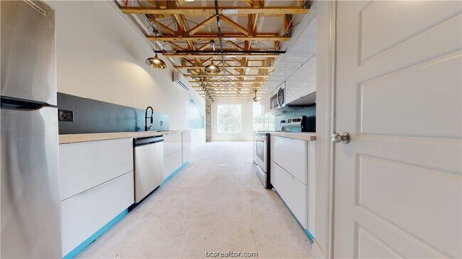 Building Photo - 305 W 27th Street Unit 337