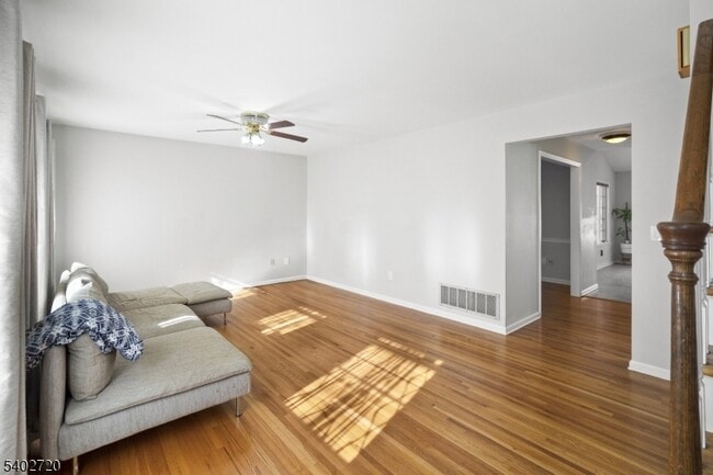 Building Photo - 6 Hoagland Ct