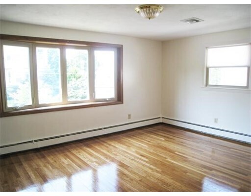Building Photo - 731 Belmont St