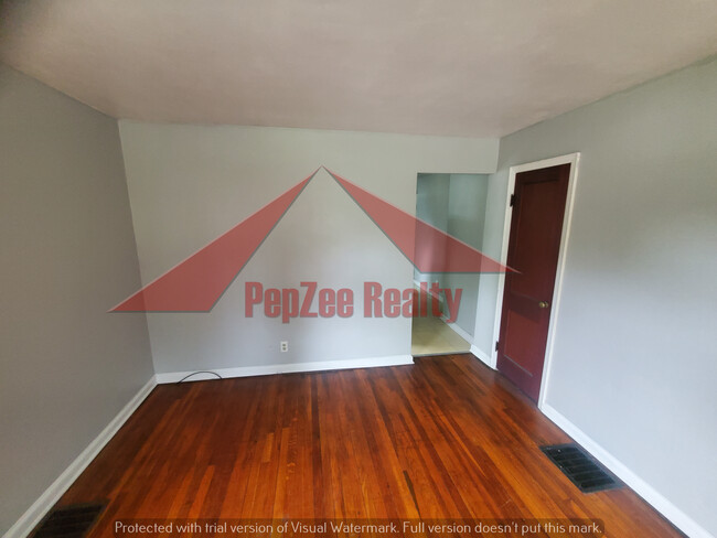 Living area - 203 Ryburn Ave