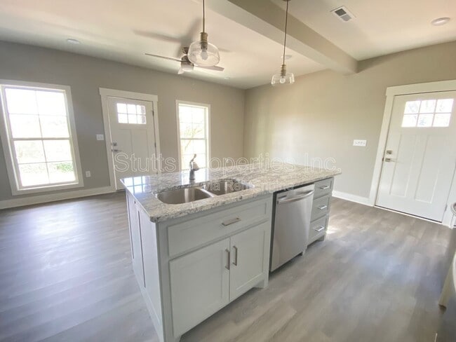 Building Photo - 213 Virginia Ave