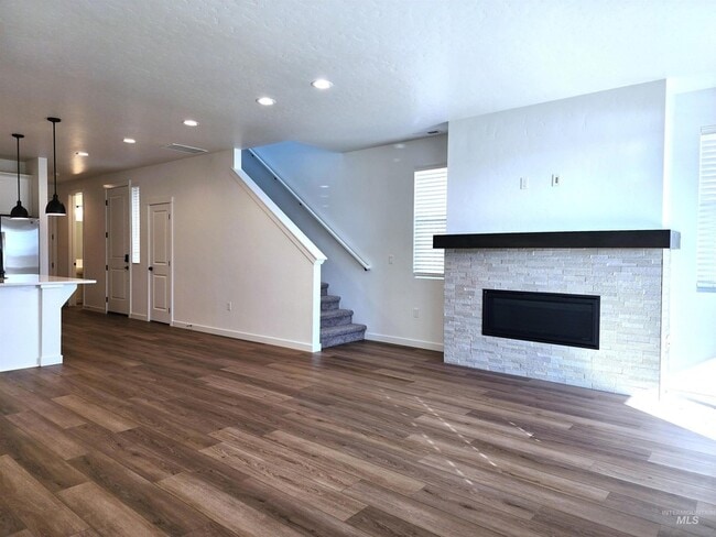 Building Photo - 362 N Lagrasse Ln