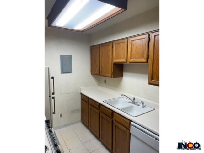 Foto del edificio - 14701 E Tennessee Dr