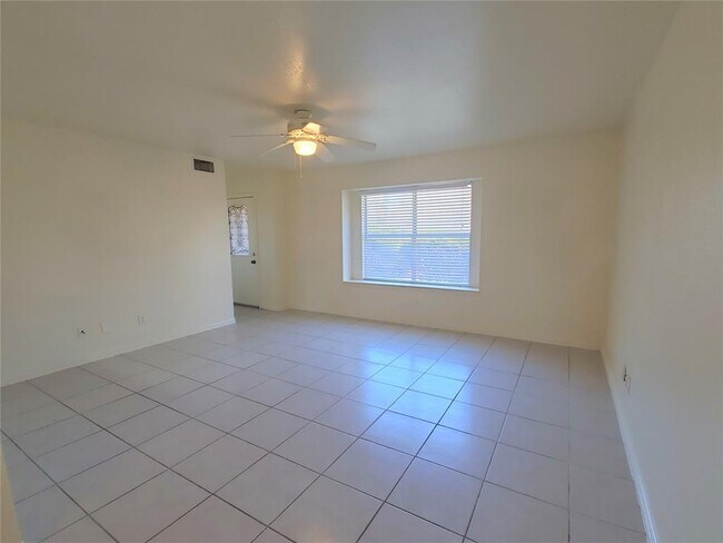 Building Photo - 116 N Forest Dr