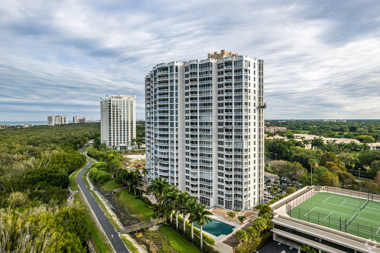 Building Photo - St. Laurent at Waterpark Place Condos