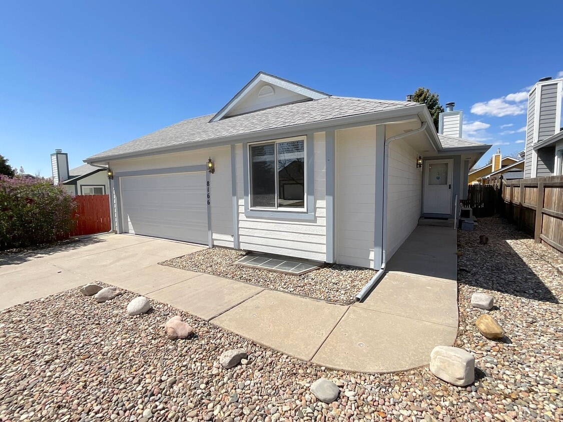 4 Bedroom Home Available Near Research Pkwy & Scarborough Dr! - 4 Bedroom Home Available Near Research Pkwy & Scarborough Dr!