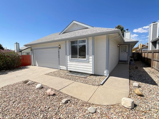 4 Bedroom Home Available Near Research Pkwy & Scarborough Dr! - 4 Bedroom Home Available Near Research Pkwy & Scarborough Dr!