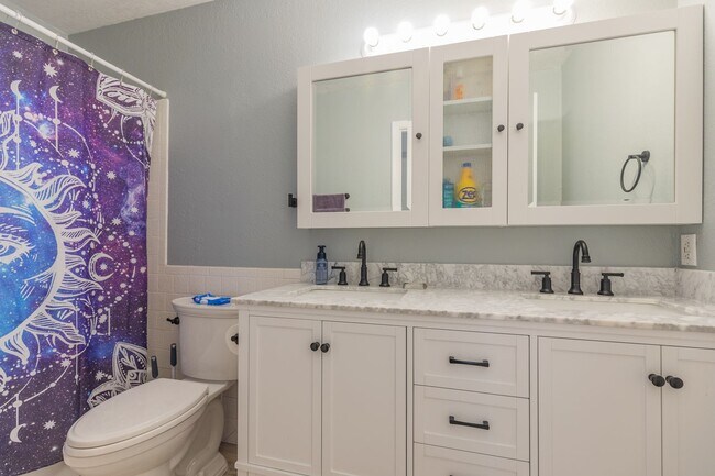 Foto del edificio - Beautiful 4 Bedroom/2 Bath Home