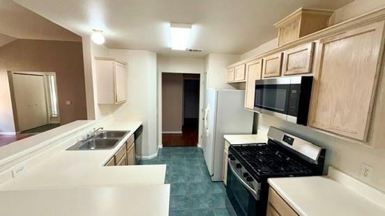 Foto del edificio - 14700 Menifee St