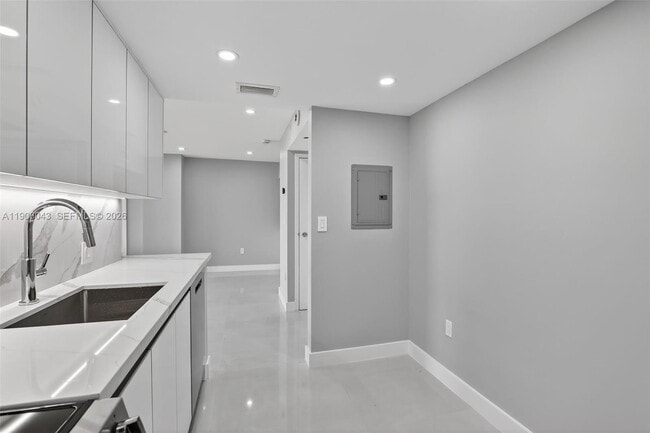 Building Photo - 3675 N Country Club Dr