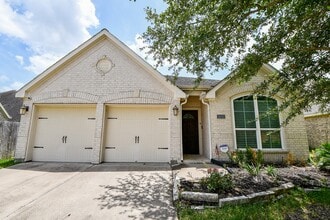 Building Photo - 26115 Serenity Oaks Dr
