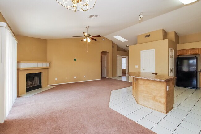 Building Photo - 2203 E Edna Ave