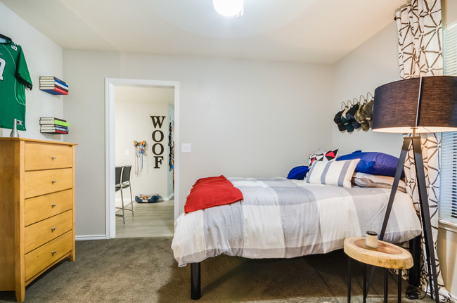 Bedroom - Gateway at Denton - Student Living