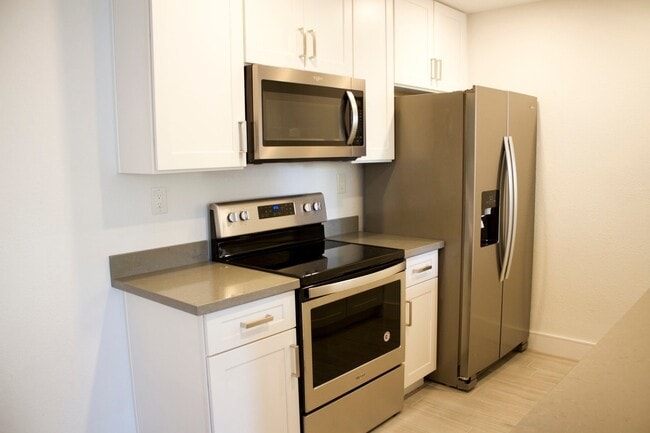 Building Photo - Gorgeous 2 bedroom, 2 bathroom second floo...